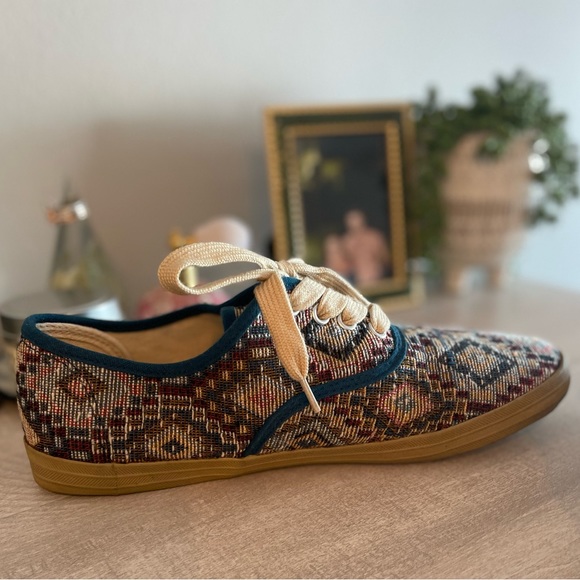 Urban Outfitters Boho, Tribal Style Shoes with Beige Sole -  Size 8 - Picture 9 of 12